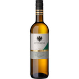 Eine Flasche der Genossenschaftskellerei Heilbronn Heilbronner Stiftsberg Edition S Riesling trocken 2024 mit einem weiß-goldenen Etikett steht auf einem schlichten weißen Hintergrund.