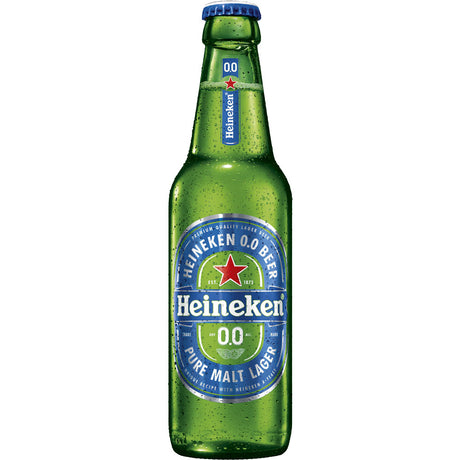 Eine grüne Heineken 0,0% Alkoholfrei 0,33L Flasche mit einem blau-weißen Etikett ist vor einem weißen Hintergrund abgebildet. Sie ist Teil des 24x MEHRWEG-Pakets und trägt das Branding des alkoholfreien Biers.