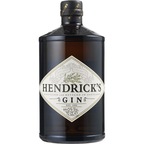 Eine 0,7-Liter-Flasche Hendrick's Gin mit 44% ABV bietet ein erstklassiges Spirituosenerlebnis mit ausgewählten Botanicals der renommierten Marke Hendrick's Gin.