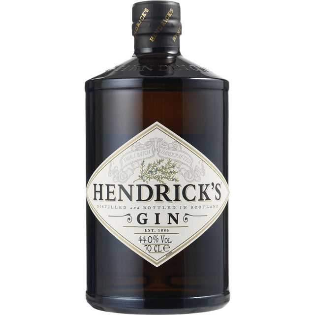 Eine 0,7-Liter-Flasche Hendrick's Gin mit 44% ABV bietet ein erstklassiges Spirituosenerlebnis mit ausgewählten Botanicals der renommierten Marke Hendrick's Gin.