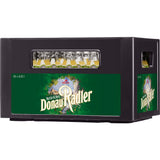 Ein Kasten Hirsch Brauerei Donau Radler Alkoholfrei 0,0% MEHRWEG (20x0,33L) Flaschen mit grünem Etikett und Sichtfenster, das den Alkoholfreier Radler zeigt.