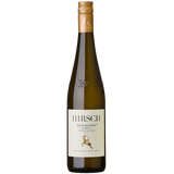 Eine Flasche Weißwein „Weingut Hirsch Grüner Veltliner Ried Renner 1ÖTW Kamptal DAC 2021“ mit beigem Etikett und goldener Kappe, gekeltert in der renommierten DAC-Region Kamptal. Dieser erlesene Wein verkörpert die herausragende Qualität, für die die Ried-Renner-Lagen von Hirsch bekannt sind.