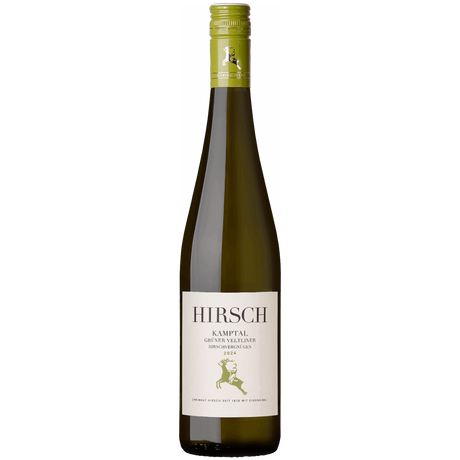 Eine Flasche „Weingut Hirsch Grüner Veltliner Hirschvergnügen Kamptal DAC 2025“, ein österreichischer Weißwein mit grünem Verschluss und weißem Etikett, der die renommierte DAC-Region Kamptal präsentiert.
