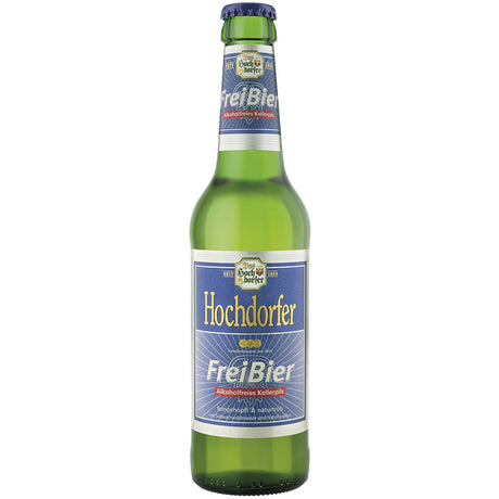Eine grüne Glasflasche Hochdorfer FreiBier Alkoholfrei 24x 0,33 Liter (MEHRWEG) der Hochdorfer Kronenbrauerei, mit blau-weißem Etikett.