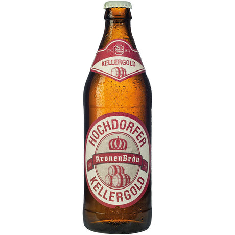 Abgebildet ist eine braune Flasche KellerGold naturtrüb (20x 0,5L MEHRWEG) der Hochdorfer Kronenbrauerei mit rot-weißem Etikett auf weißem Hintergrund. Diese unfiltrierte Spezialität stammt aus der landschaftlich reizvollen Region Schwarzwald.