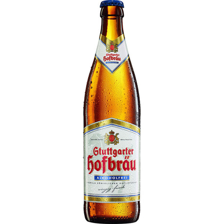 Eine gekühlte Flasche Stuttgarter Hofbräu Alkoholfrei 0,5L mit erfrischendem Kondenswasser hebt sich vor einem weißen Hintergrund ab. Das abgebildete Produkt ist Teil der 20x 0,5 Liter (MEHRWEG) Packung von Stuttgarter Hofbräu.