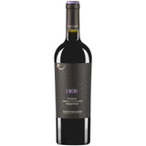Eine Flasche Farnese „I Muri Primitivo Puglia Vigneti del Salento IGP 2024“, ein Rotwein aus Apulien, hergestellt von Farnese, mit einem dunklen Etikett, das mit einem eleganten goldenen Halbmondmotiv verziert ist.