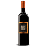Eine Flasche La Spinetta Il Nero Di Casanova IGT 2021, ein italienischer Rotwein von La Spinetta, mit auffälliger orangefarbener Folie und Etikett.