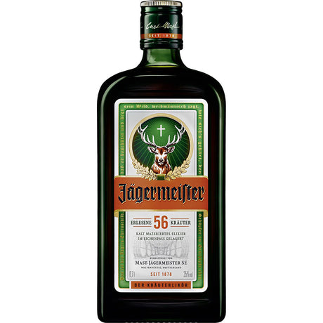 Eine 0,7-Liter-Flasche Jägermeister 35% mit dem klassischen grünen Etikett mit Hirsch und orangefarbenem Logo.