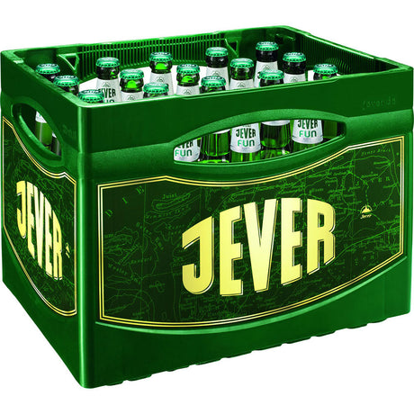 Ein grüner Kasten Jever Pilsener enthält 20 x 0,5 l Flaschen Jever Fun Pilsener alkoholfrei (MEHRWEG) mit dem auffälligen gelben JEVER-Logo - perfekt, um ein klassisches, erfrischendes alkoholfreies Bier zu genießen.