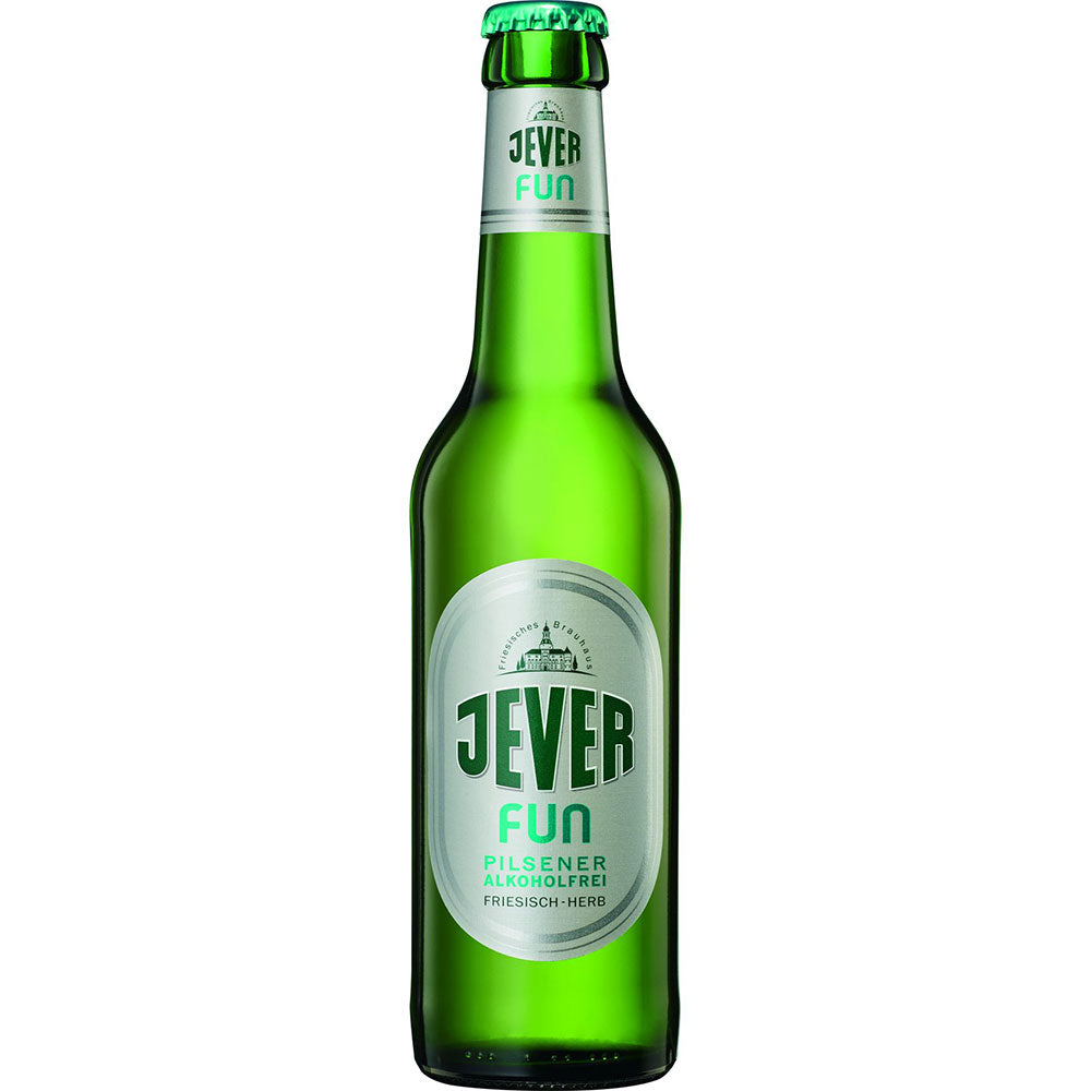 Grünglasflasche von Jever Pilsener's Jever Fun 24x 0,33 Liter (MEHRWEG), ein alkoholfreies Pilsener Bier mit klassischem Pilsgenuss und Kräutergeschmack, mit silber-grünem Etikett.