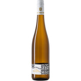Eine hohe, braune Glasflasche mit einem weiß-schwarzen Etikett mit der Aufschrift Karl Haidle Ritzling Riesling VDP.Gutswein BIO trocken 2024 und einem weißen Verschluss.