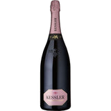 Der KESSLER Sekt Hochgewächs Rosé Brut 1,5 Liter ist eine Magnumflasche mit rosafarbener Folie und Etikett, perfekt für Fans von Premium-Rosésekt.