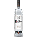 Eine 0,7-Liter-Flasche Ketel One Vodka 40% ist mit einem klaren Etikett und einer silbernen Kappe versehen, die das hochwertige Branding und das niederländische Destillationserbe hervorheben.