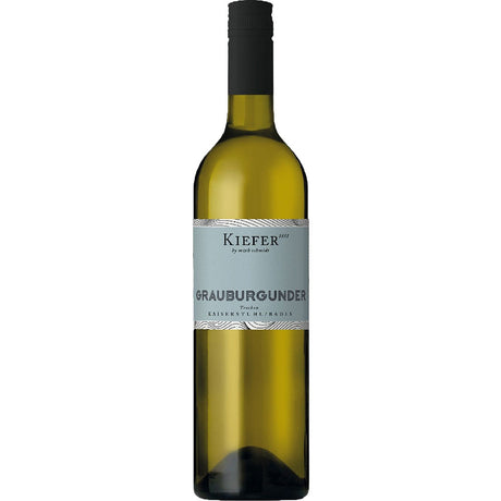 Eine Flasche Kiefer Grauburgunder trocken 2024 Weißwein aus Deutschland, mit hellgrauem Etikett und schwarzem Schraubverschluss.