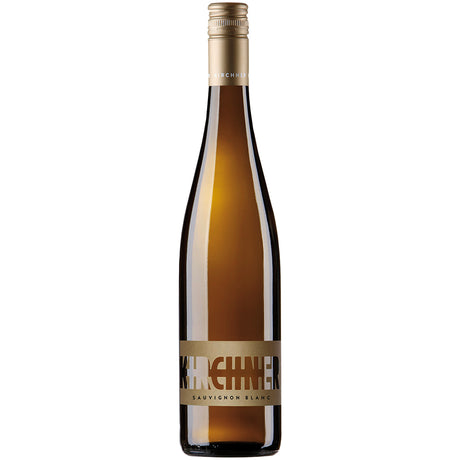 Eine Flasche „Weingut Kirchner Sauvignon Blanc Stadtmauer trocken 2025“ mit einem goldenen Etikett auf weißem Hintergrund, das die Eleganz des Pfälzer Weins unterstreicht.
