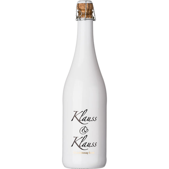Eine Flasche Klauss & Klauss White Edition Chardonnay Brut 0,75L mit Korkverschluss bietet raffinierte Flaschengärung für ein elegantes Weißer Sekt Erlebnis.