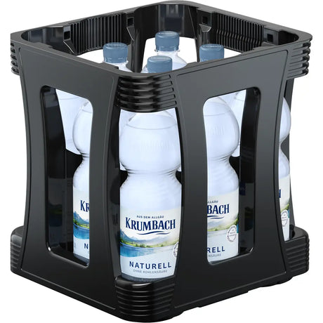 Neun 1-Liter-Flaschen Krumbach Naturell stilles Mineralwasser (Einweg-PET) in einer schwarzen Kunststoffkiste.