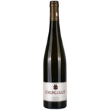 Eine Flasche Kühling-Gillot Nierstein Riesling VDP.Erste Lage trocken 2024 mit weißem Etikett und goldenen Akzenten.