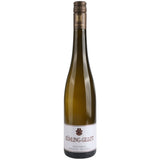 Kühling-Gillot Qvinterra Riesling VDP.Gutswein trocken 2024, abgefüllt mit Goldkappe, bietet ein erfrischendes Weißweinerlebnis der renommierten Marke Kühling-Gillot.