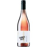 Eine Flasche „Landerer Saignée Rosé trocken 2024“ aus dem Kaiserstuhl in Baden, ein hellrosa Wein mit schwarzem Verschluss.