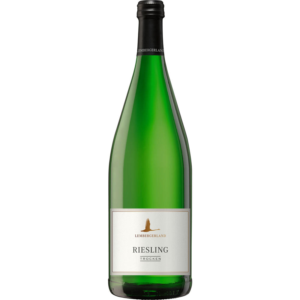 Eine grüne Weinflasche der Lembergerland Kellerei Rosswag Riesling QbA trocken (12x1L, MEHRWEG) ist auf einem schlichten weißen Hintergrund abgebildet.