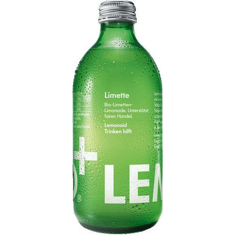 Eine grüne Glasflasche Lemonaid Limette 20x 0,33 Liter (MEHRWEG) von Lemonaid, mit Kondenswasser und einem deutschen weißen Etikett, das die Mischung aus Bio-Limettensaft und Rohrzucker hervorhebt.