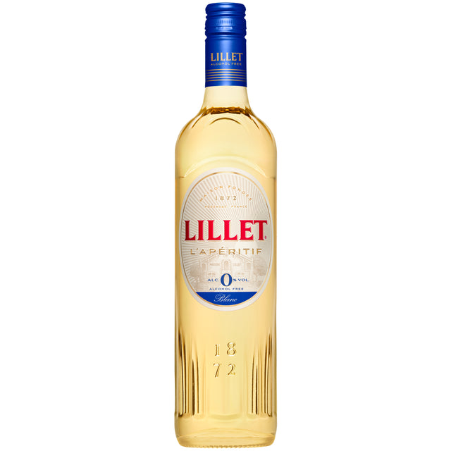 Eine 0,7-Liter-Flasche „Lillet Blanc 0 % alkoholfrei“ von Lillet mit blauem Verschluss und goldfarbener Flüssigkeit, auf deren Vorderseite „Lillet“ steht – ein französischer Weinaperitif, ideal für den gehobenen, alkoholfreien Genuss.