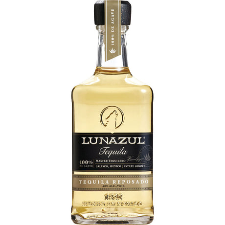 Eine 0,7-Liter-Flasche Lunazul Reposado Tequila (40%) von Heaven Hill, hergestellt aus 100% blauer Weber-Agave, mit einem schwarz-goldenen Etikett auf Weiß.