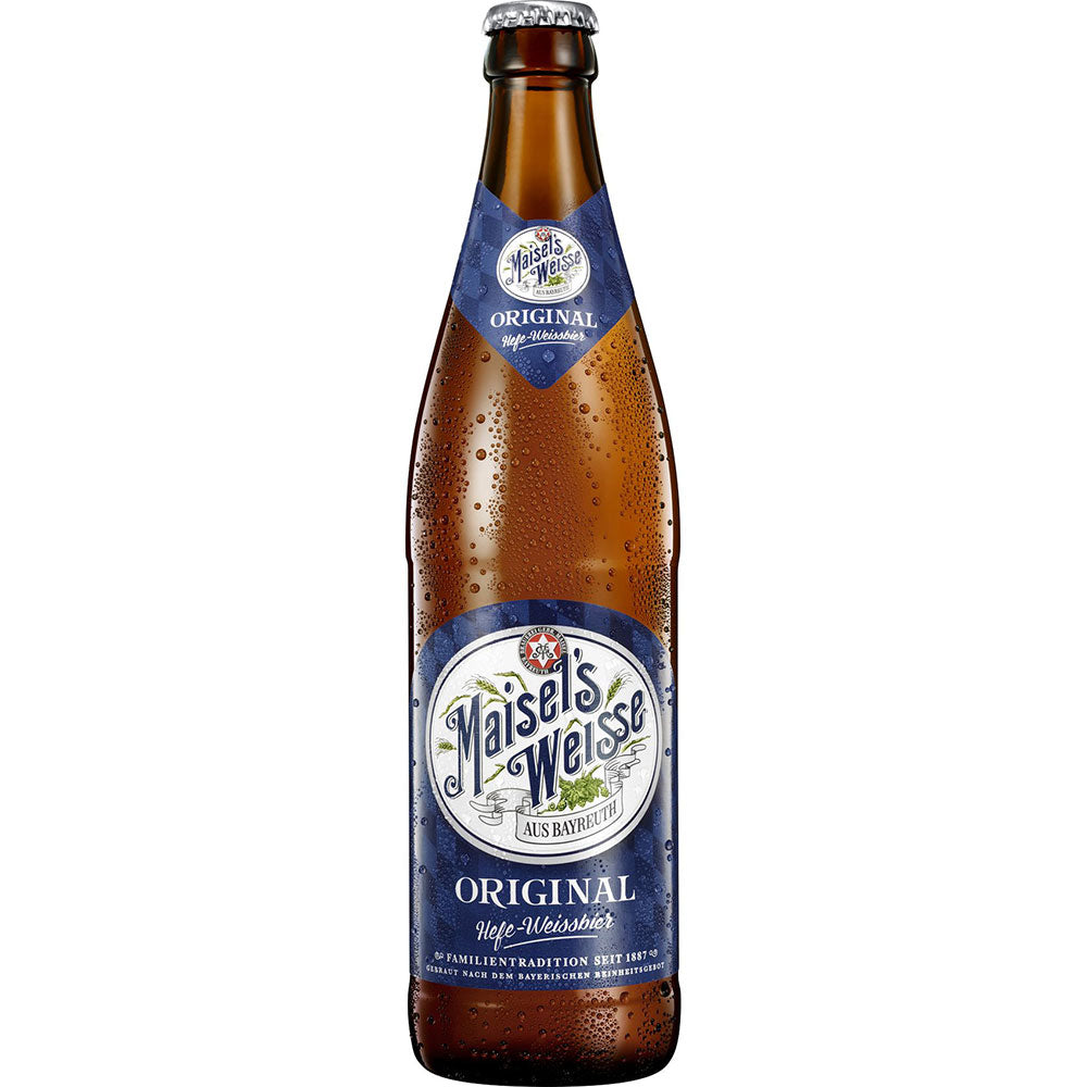 Eine braune Flasche Maisel's Weisse Original Hefe-Weissbier 20x 0,5 Liter (MEHRWEG) mit blau-weissem Etikett und Kondenswasser, als klassische bayerische Weissbier-Erfrischung von Maisel's Weisse.