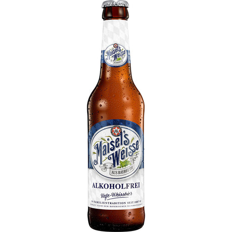 Eine gekühlte Flasche Maisel's Weisse Hefe-Weissbier Alkoholfrei 0.5L, mit erfrischendem Kondenswasser am Glas, aus einem 20er Mehrweg-Pack von Maisel's Weisse.