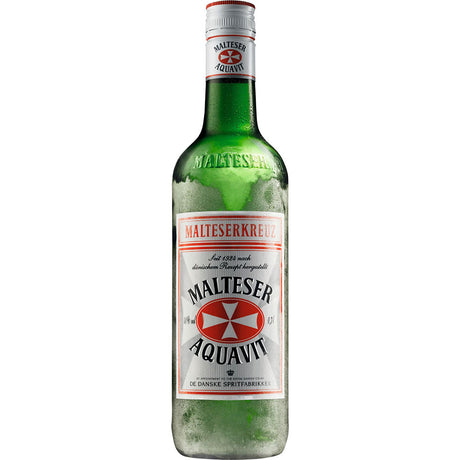 Malteserkreuz Aquavit 40% 0,7 Liter wird in einer grünen Glasflasche mit rot-weißem Etikett und Frosteinlage geliefert und ist mit dem markanten Kümmel-Aromaprofil der Marke versehen.