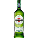 Eine grüne 0,75-Liter-Flasche Martini Extra Dry 15,0% der Marke Martini mit einem weißen und grünen Etikett auf weißem Hintergrund.