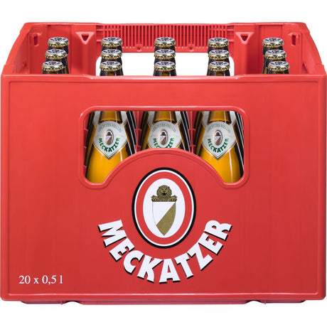 Eine rote Kiste mit 20 Flaschen (je 0,5 l) Meckatzer Leichtes Helles (Mehrweg), einer erfrischenden Leichtbier-Spezialität aus dem Hause Meckatzer, jede Flasche mit dem unverwechselbaren Etikett versehen.