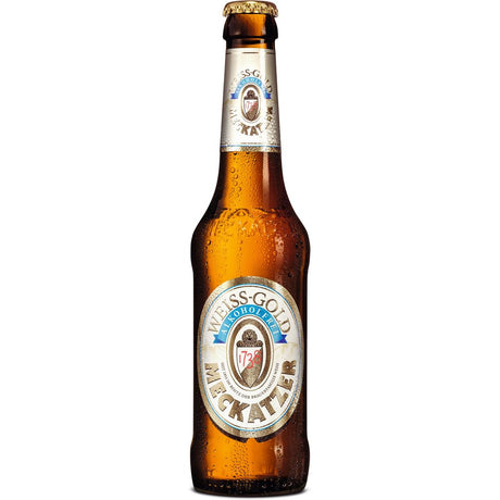 Ein gekühltes Meckatzer Weiss-Gold Alkoholfrei 24x 0,33 Liter (MEHRWEG) mit Kondenswasser auf der braunen Flasche - ein Hinweis auf echte Meckatzer Braukunst.