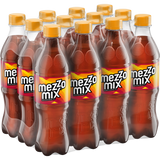 Zwölf Flaschen Mezzo Mix PEW 12x0,5 Liter (EINWEG) von Mezzo Mix in klarer Kunststoffverpackung, jeweils mit orangefarbenem Verschluss und farbigem Etikett.