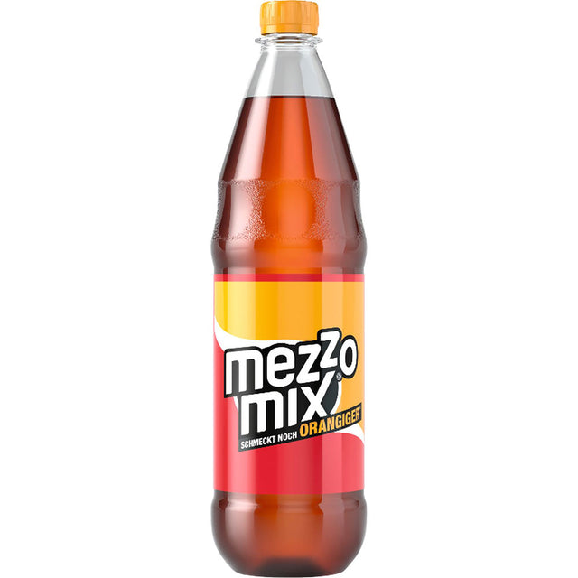 Eine 1L Mezzo Mix PET-Flasche (MEHRWEG) von Mezzo Mix mit einem orangefarbenen Verschluss und einem leuchtend roten, orangen und gelben Etikett.