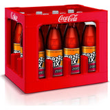 Ein roter Kasten Mezzo Mix Zero PET 12x1L Flaschen, gebrandet von Mezzo Mix, ist ein zuckerfreies Cola-Mix Getränk - eine orange-schwarz etikettierte Erfrischung für jede Gelegenheit.