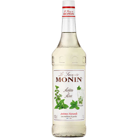 Eine 1-Liter-Flasche Monin Mojito Mint Sirup von Monin, mit Minzblättern und einem erfrischenden Mojito-Getränk auf dem Etikett.