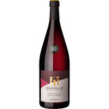 Eine 1L Flasche Käsbergkeller Mundelsheim Mundelsheimer Mühlbächer Trollinger QbA, ein klassischer Rotwein aus dem Käsbergkeller Mundelsheim - erhältlich im 12x MEHRWEG-Pack.
