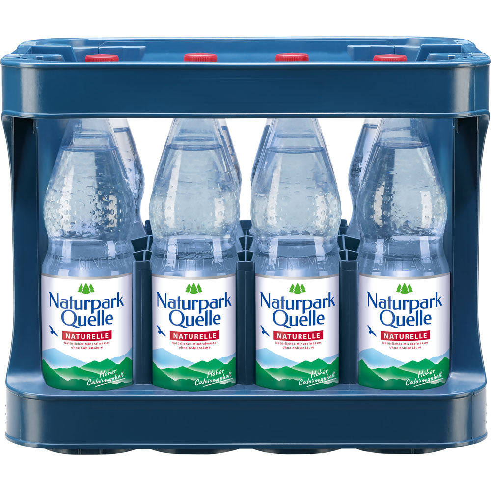 Zwölf 1-Liter-Flaschen Naturpark Quelle Naturelle Mineralwasser in einer wiederverwendbaren PET-Kiste.