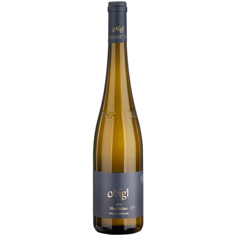 Eine hohe, schlanke Flasche „Weingut Nigl Riesling Ried Hochäcker Privat 1ÖTW Erste Lage DAC 2021“ mit dunkelblauem Etikett und Schraubverschluss steht vor einem schlichten Hintergrund und unterstreicht die Eleganz dieses herausragenden Jahrgangs.