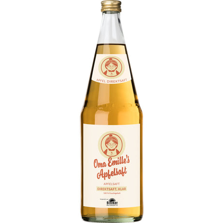 Eine Glasflasche Klauss & Klauss Oma Emille's Apfelsaft Direktsaft klar (6x1L, Mehrweg) mit beigem Etikett und roter Aufschrift, mit klarem Apfeldirektsaft ohne Zuckerzusatz.