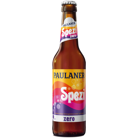 Eine 0,33-Liter-Flasche Paulaner Spezi ZERO 4x6er 24x, der zuckerfreie Cola-Mix von Paulaner, mit einem bunten Etikett in Orange, Lila und Rosa auf Weiß.