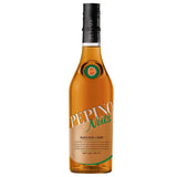 Eine 0,7 Liter Flasche Pepino Nuts Haselnuss-Likör (18% vol) von Pepino, einer dänischen Spezialität mit orangem Etikett und schwarzem Verschluss.