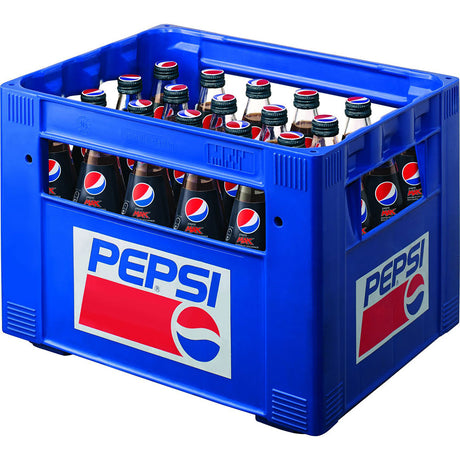 Blaue Kiste mit 24 wiederverwendbaren 0,33-Liter-Pepsi-Cola-MAX-Flaschen, die mit Pepsi-Logos versehen sind - einige heben die zuckerfreie Geschmacksrichtung Pepsi Max hervor.