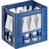 Eine blaue Kiste mit zwölf 0,7-L-Glasflaschen Peterstaler Classic Gourmet Mineralwasser (MEHRWEG).