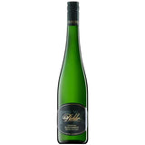 Eine hohe grüne Weinflasche mit goldenem Verschluss und einem schwarzen Etikett mit der Aufschrift „F.X. Pichler“ steht vor einem weißen Hintergrund – diese edle Flasche ist der F.X. Pichler Grüner Veltliner Loibner Ried Klostersatz Wachau DAC 2023 vom Weingut F.X. Pichler und repräsentiert stolz die renommierte DAC-Region Wachau.