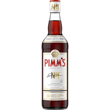 Eine 0,7-Liter-Flasche Pimms No.1 Cup von Pimms ist ein klassischer britischer Fruchtbecherlikör und ein Grundnahrungsmittel der britischen Sommerkultur.