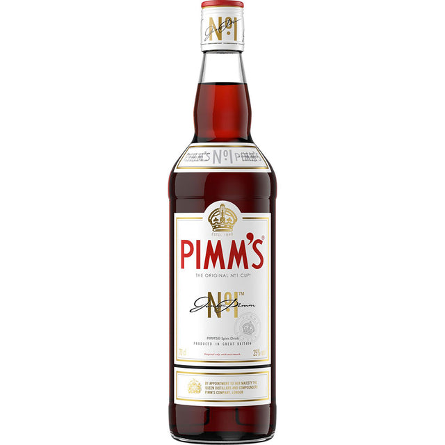Eine 0,7-Liter-Flasche Pimms No.1 Cup von Pimms ist ein klassischer britischer Fruchtbecherlikör und ein Grundnahrungsmittel der britischen Sommerkultur.